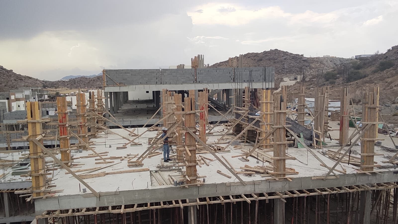 صب العناصر الخرسانية