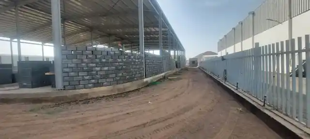 أعمال الهيكل المعدني والمباني بالمشروع الصناعي